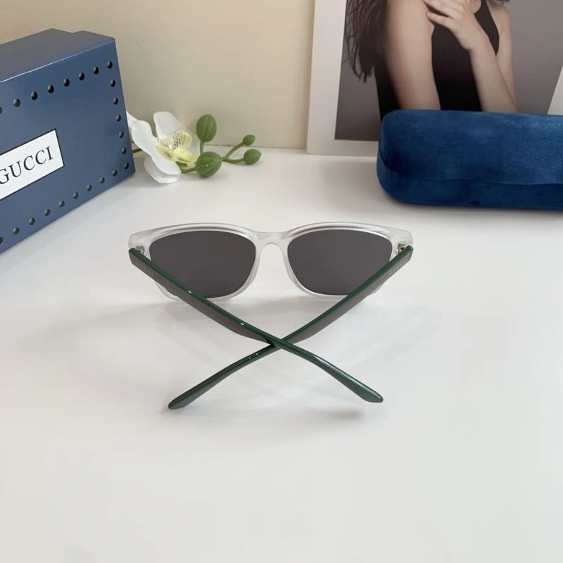 Gucci Sunglasses Sporty 279645