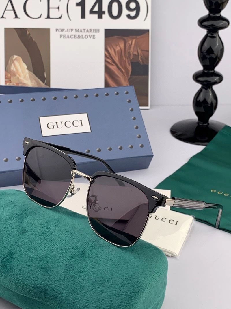 Gucci Sunglasses FashionForward 279643
