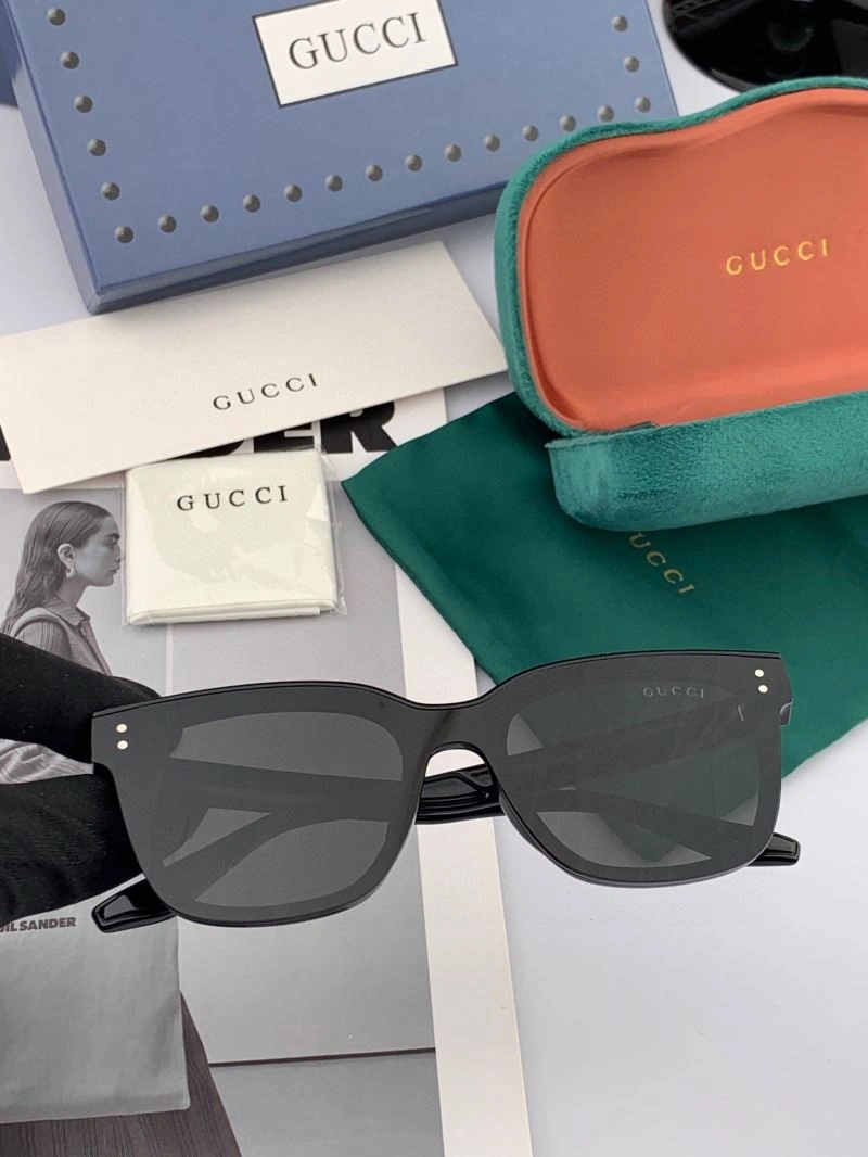Gucci Sunglasses UrbanStyle 279610