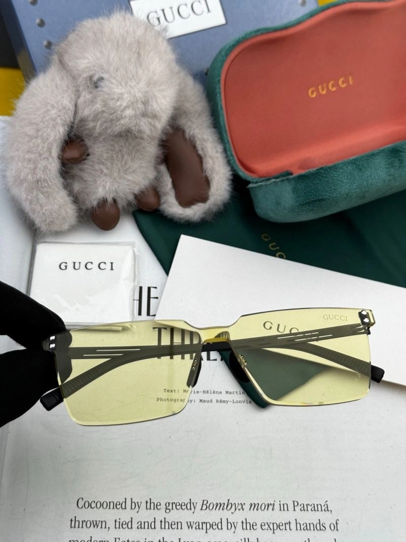 Gucci Sunglasses Lightweight 279604