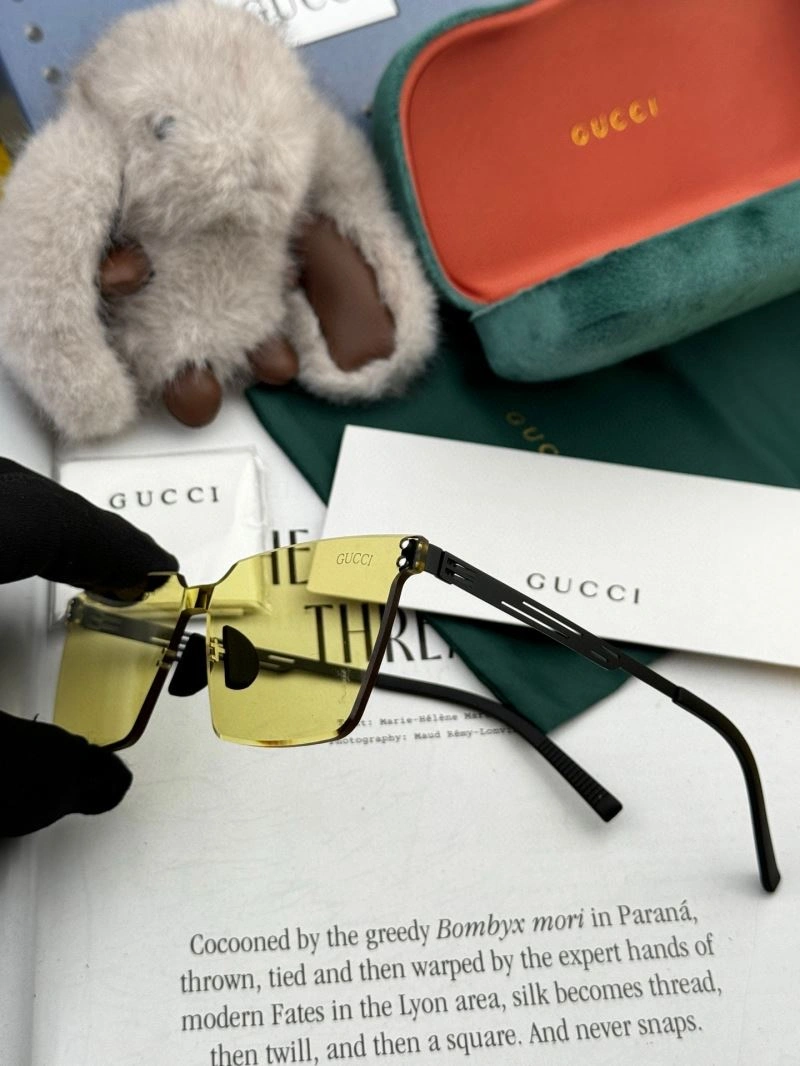 Gucci Sunglasses Lightweight 279604