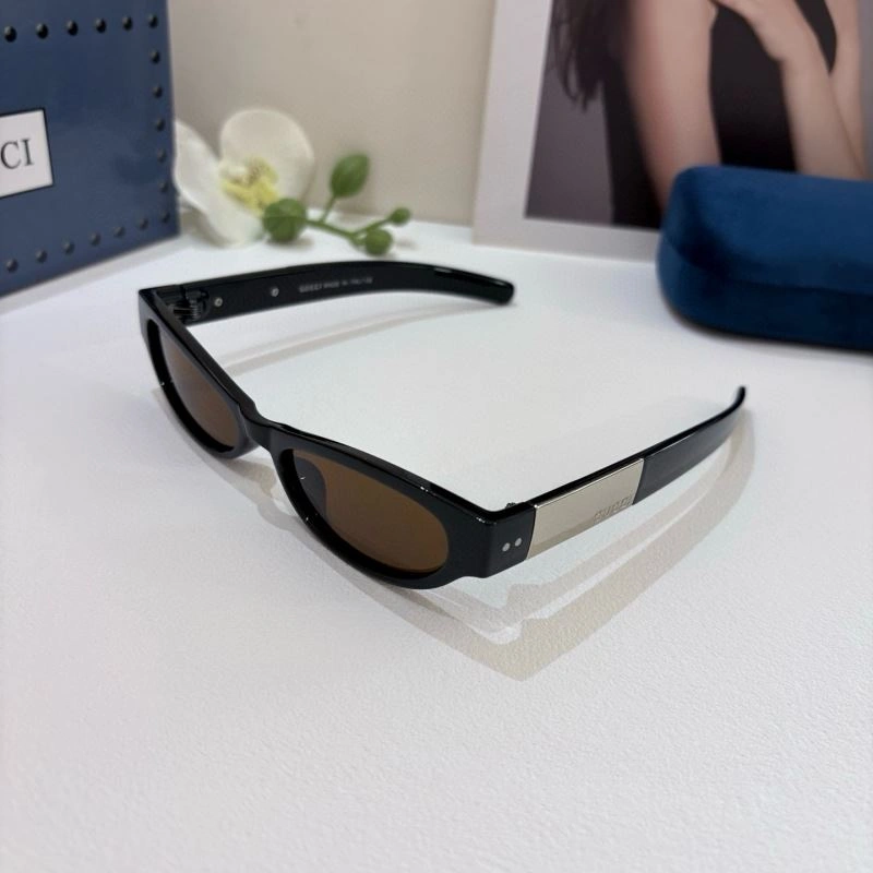 Gucci Sunglasses Elegant 279556