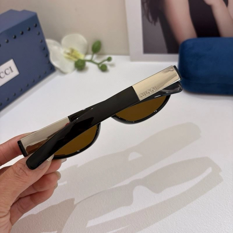 Gucci Sunglasses Elegant 279556