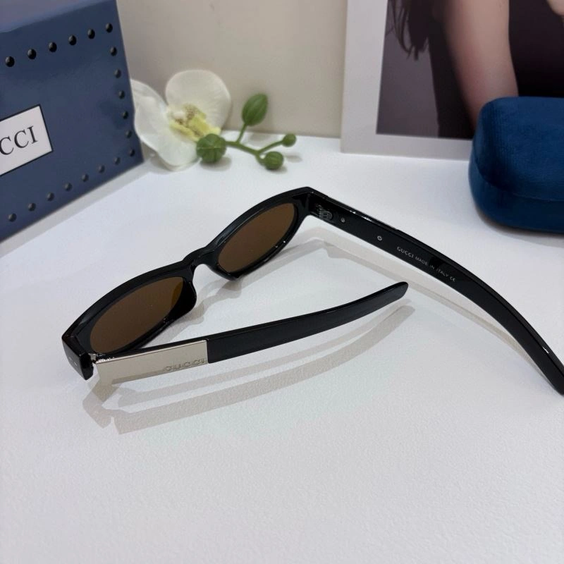 Gucci Sunglasses Elegant 279556