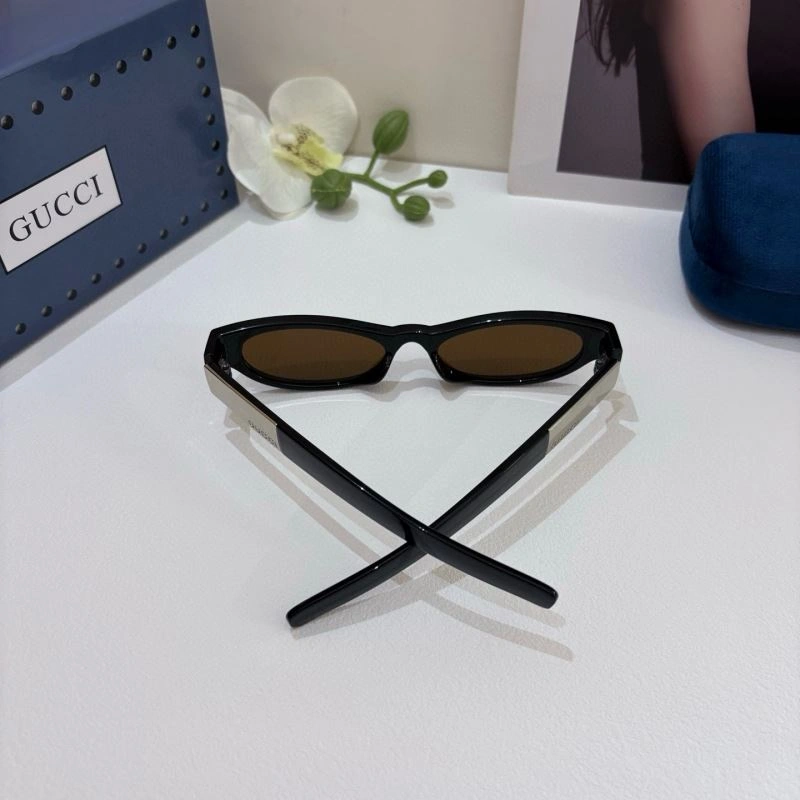 Gucci Sunglasses Elegant 279556