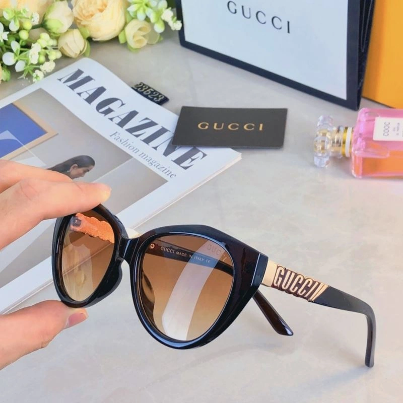 Versatile Gucci Sunglasses 279558