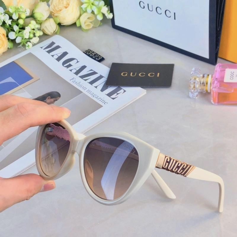 Versatile Gucci Sunglasses 279558