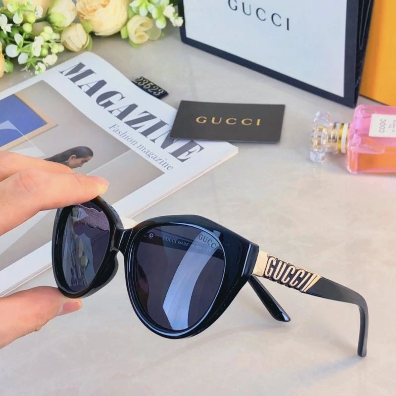 Versatile Gucci Sunglasses 279558