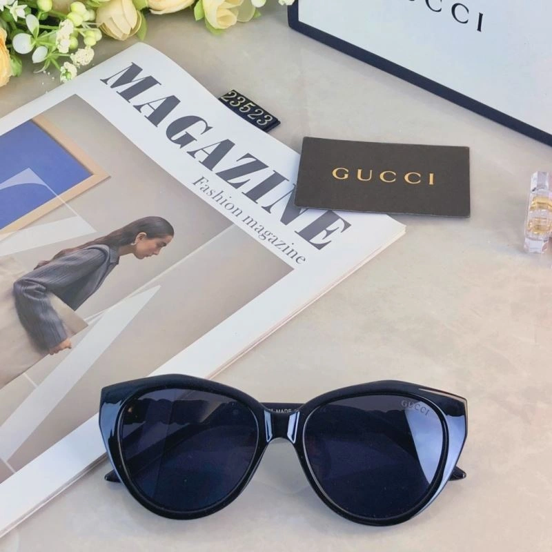 Versatile Gucci Sunglasses 279558