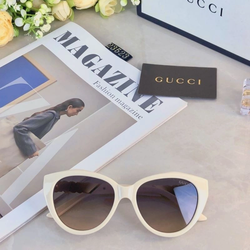 Versatile Gucci Sunglasses 279558