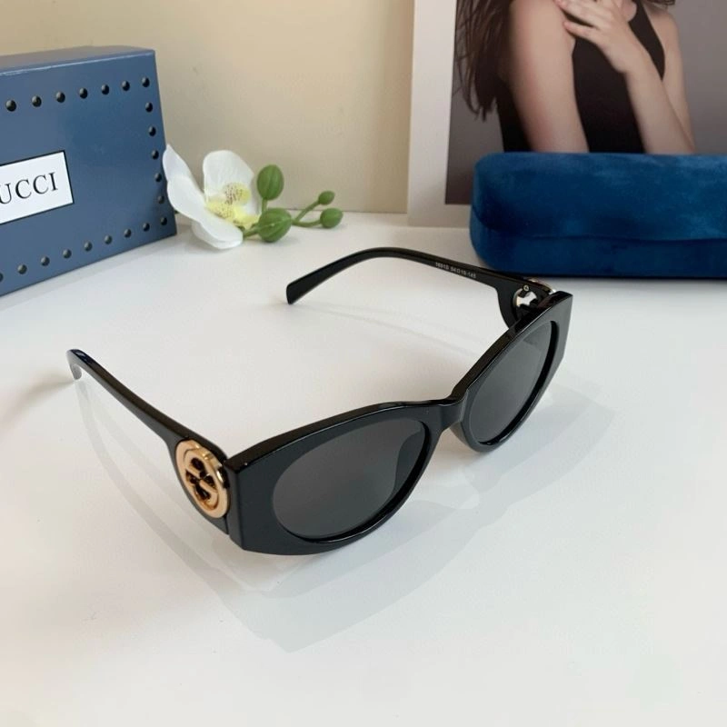 Snug Gucci Sunglasses 279534