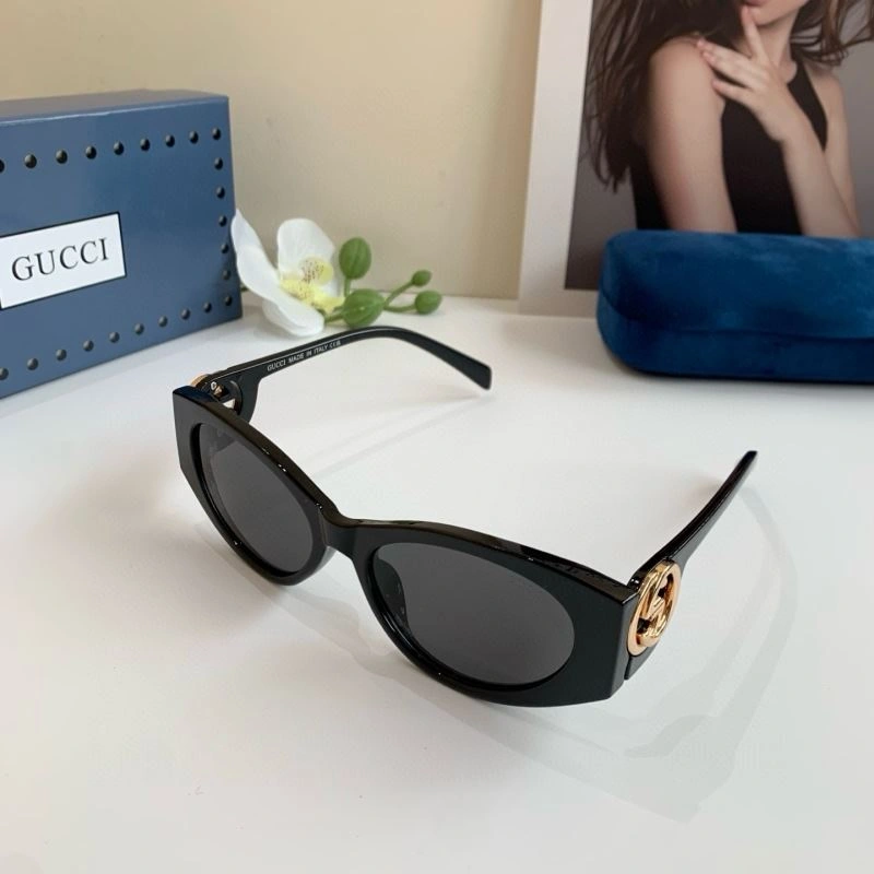 Snug Gucci Sunglasses 279534