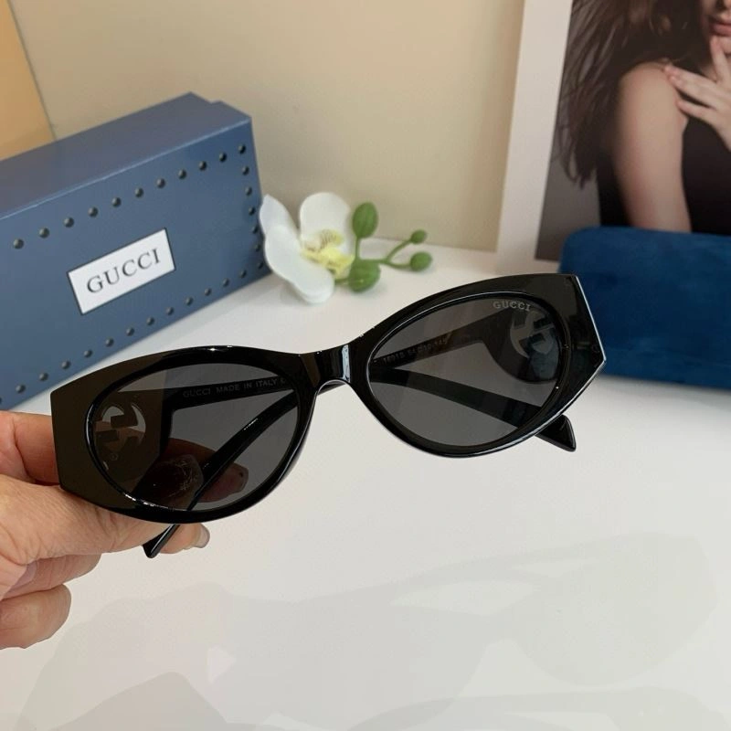 Snug Gucci Sunglasses 279534
