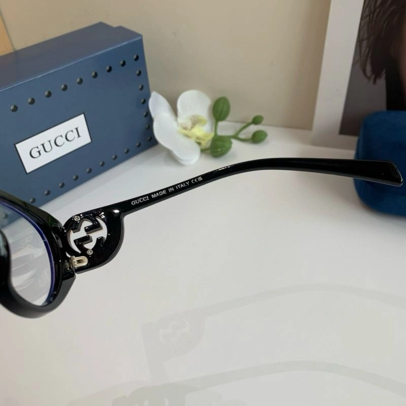 Minimalist Gucci Sunglasses 279533