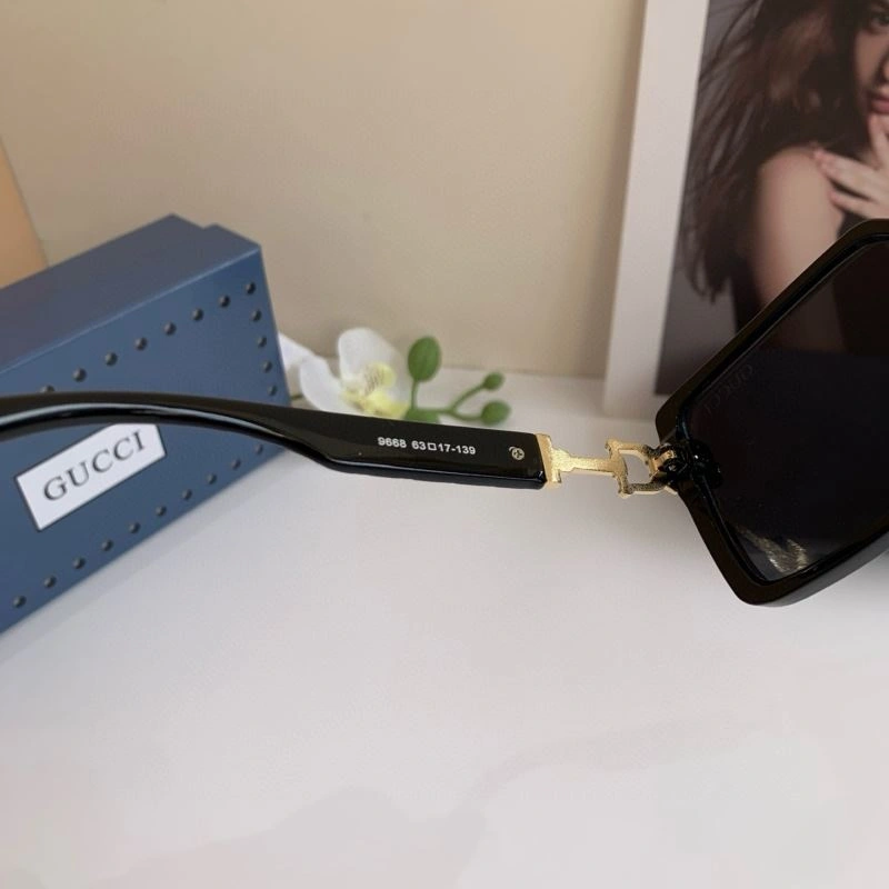 Flexible Gucci Sunglasses 279530