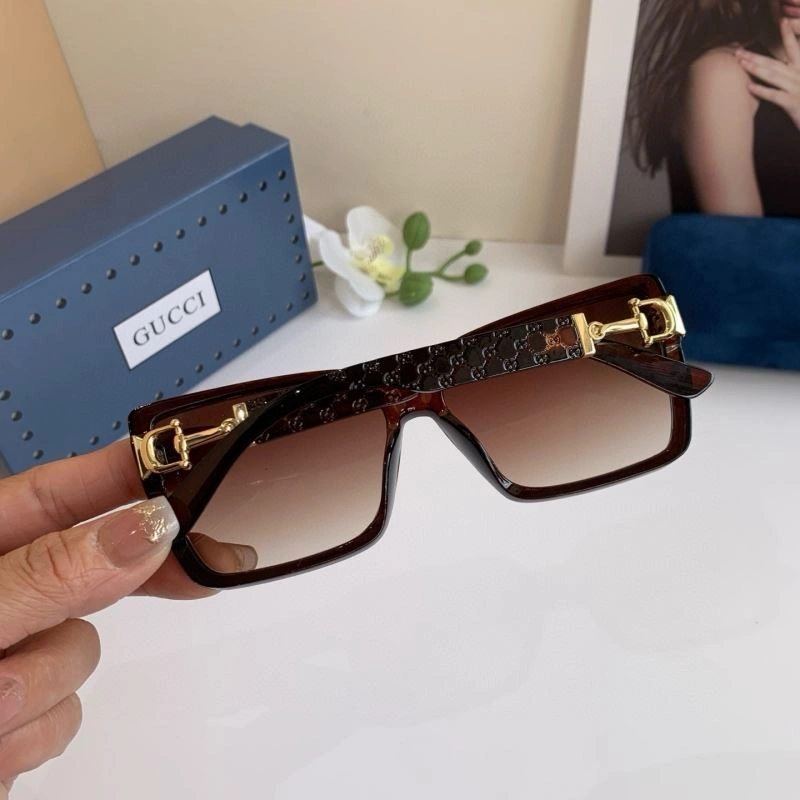 Sporty Gucci Sunglasses 279529