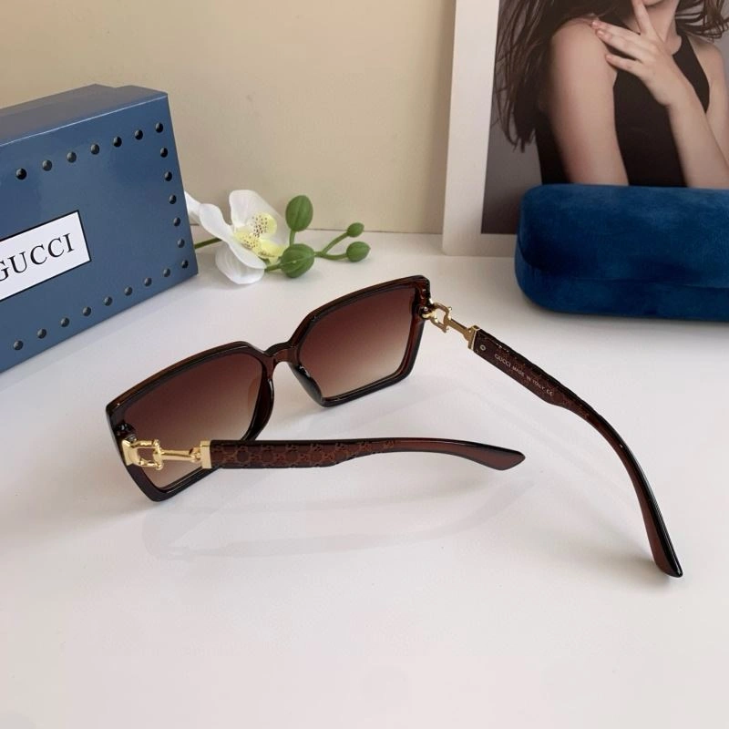 Sporty Gucci Sunglasses 279529