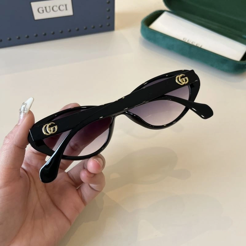 Gucci Sunglasses FashionForward 279515