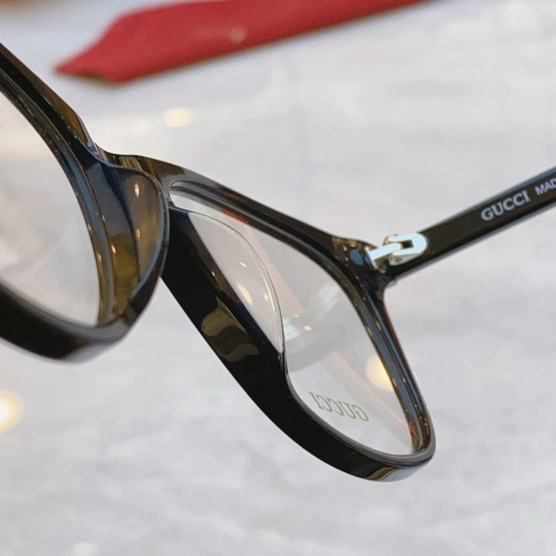 Gucci Sunglasses Versatile 279507