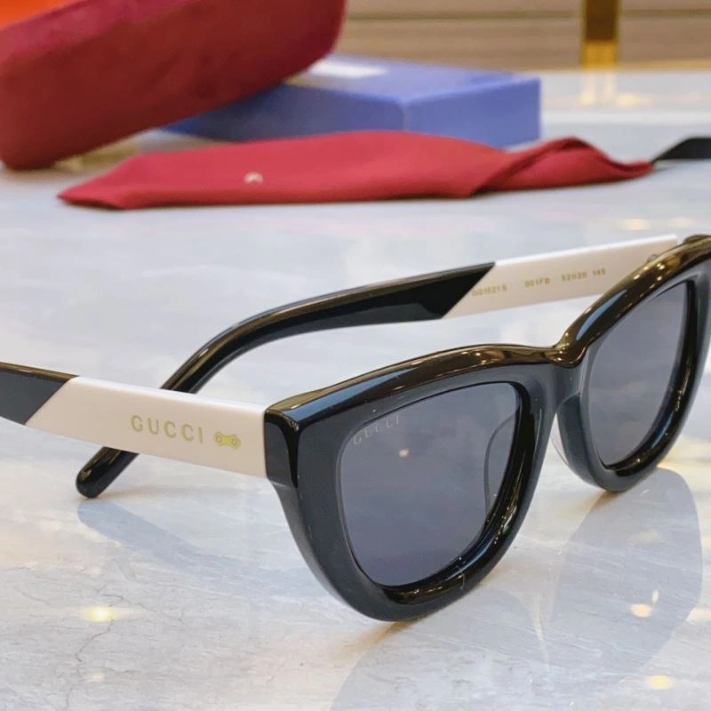 Casual Gucci Sunglasses 279502