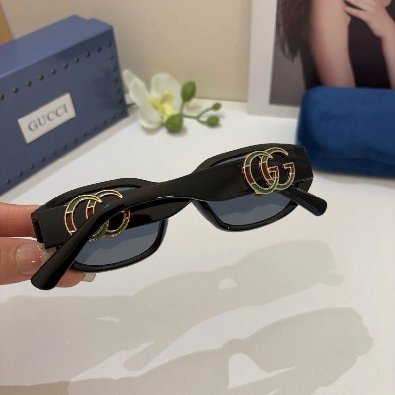 Gucci Sunglasses EasyMatch 279498
