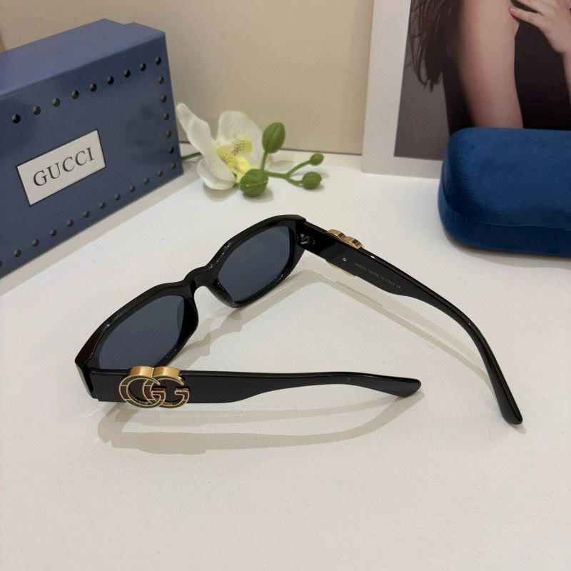 Gucci Sunglasses EasyMatch 279498