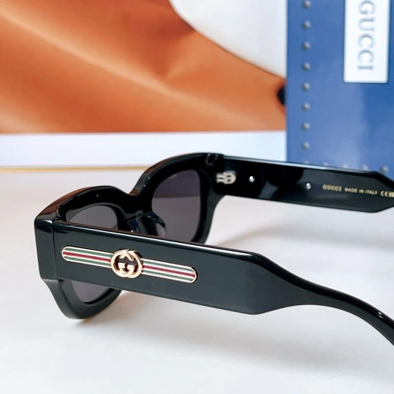 Snug Gucci Sunglasses 279485
