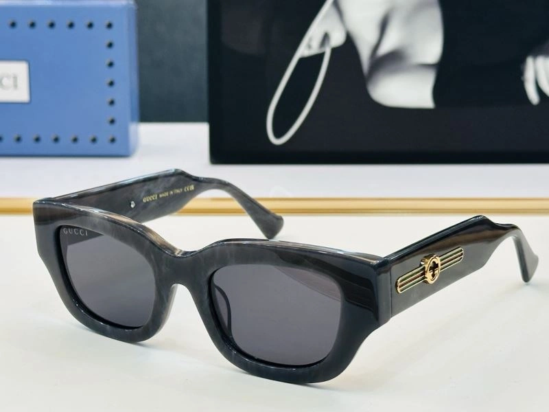 Versatile Gucci Sunglasses 279484