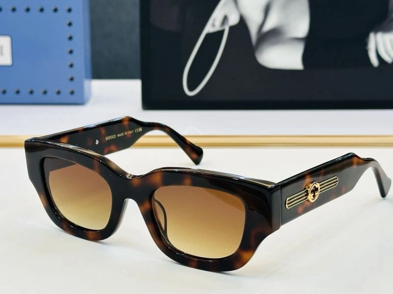 Versatile Gucci Sunglasses 279484