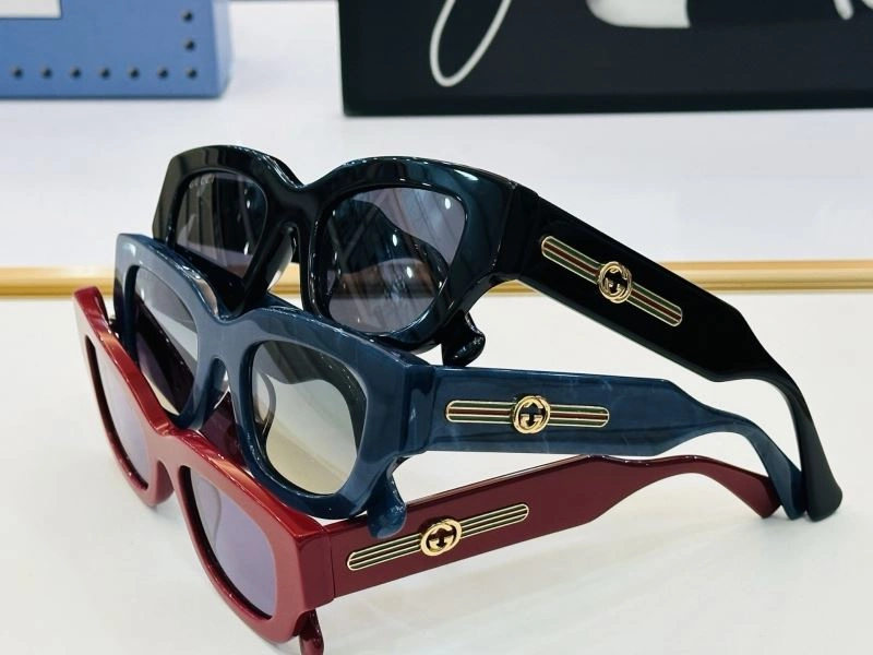 Versatile Gucci Sunglasses 279484