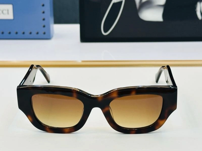 Versatile Gucci Sunglasses 279484