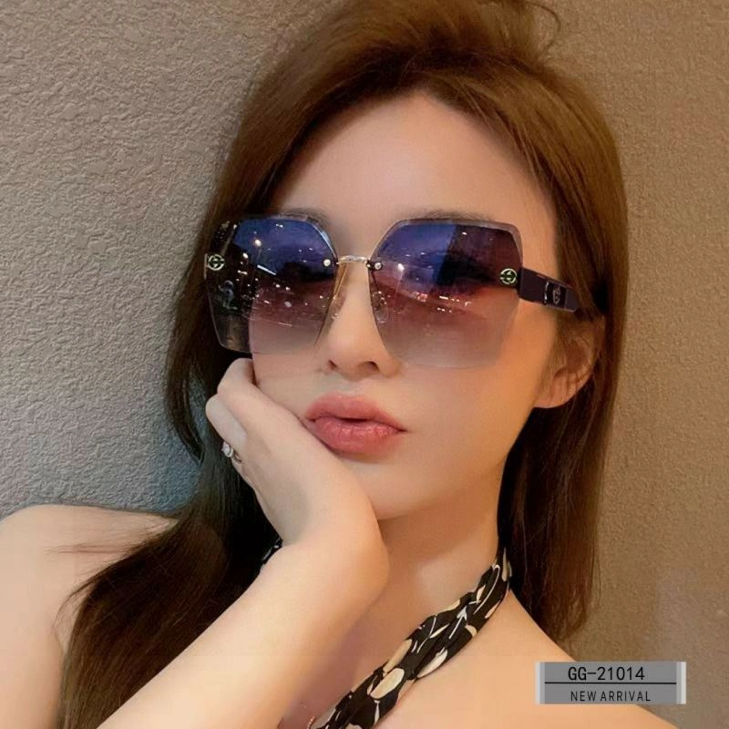 Elegant Gucci Sunglasses 279425