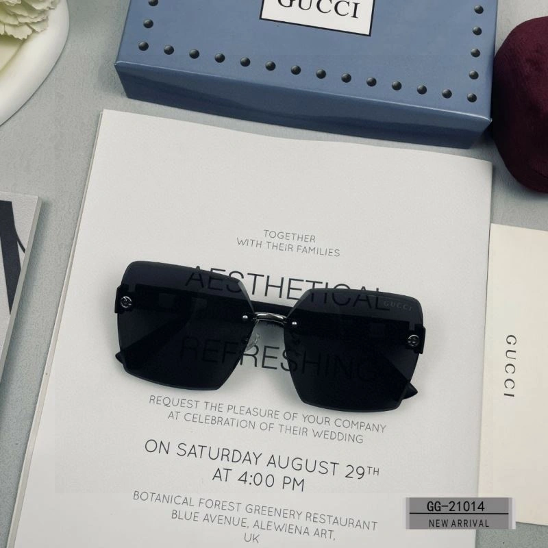 Elegant Gucci Sunglasses 279425