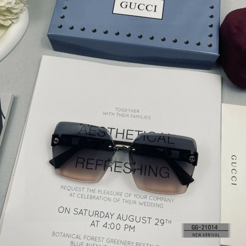 Elegant Gucci Sunglasses 279425
