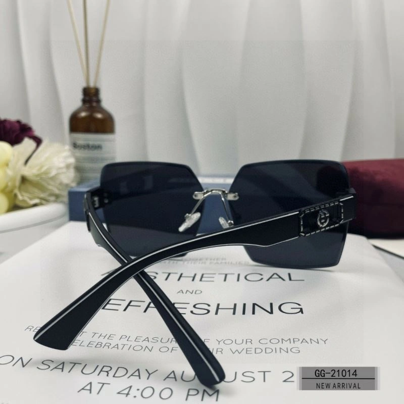 Elegant Gucci Sunglasses 279425