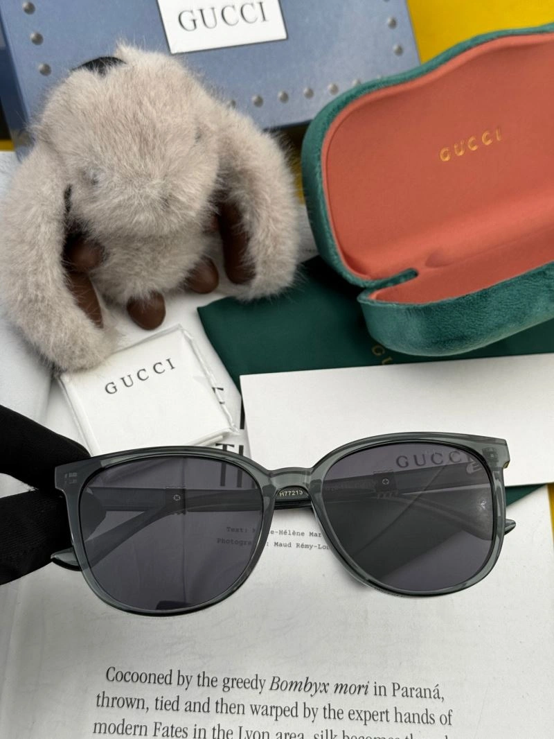 Gucci Sunglasses Lightweight 279960
