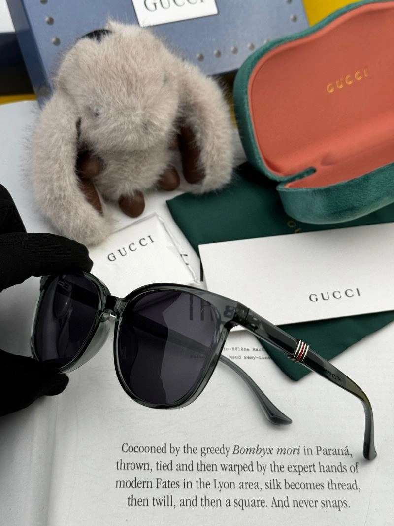Gucci Sunglasses Lightweight 279960