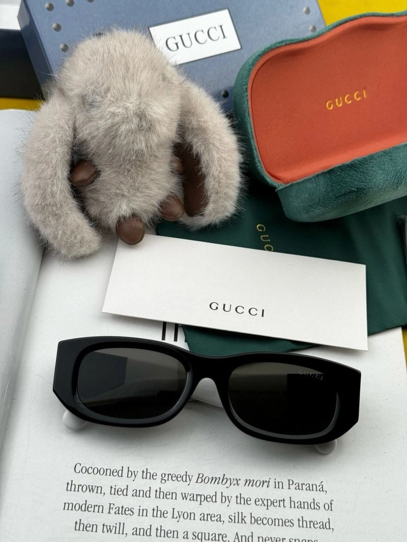 Gucci Sunglasses WaterResistant 279974
