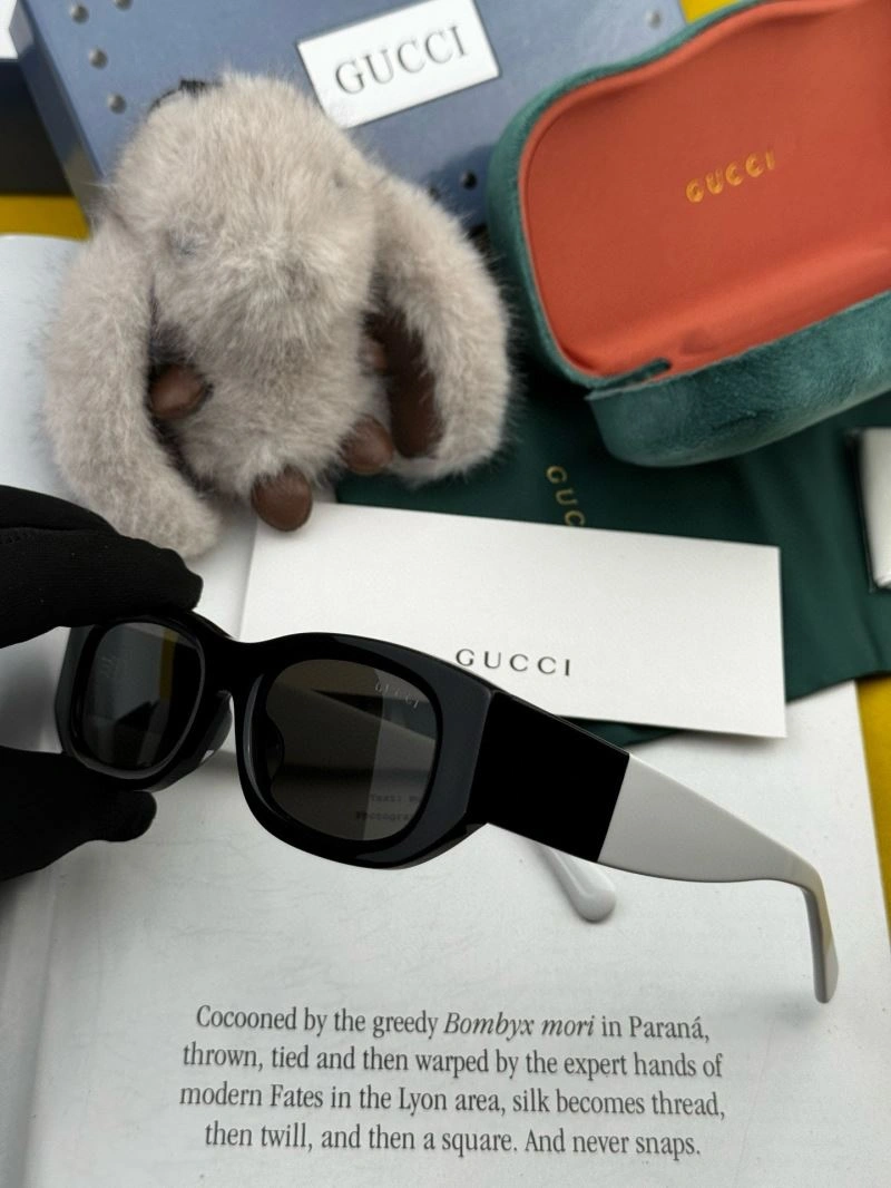 Gucci Sunglasses WaterResistant 279974