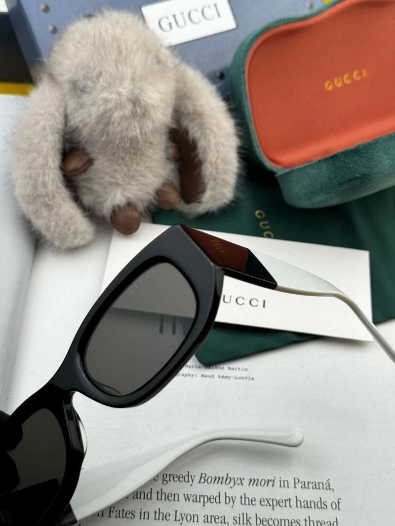 Gucci Sunglasses WaterResistant 279974
