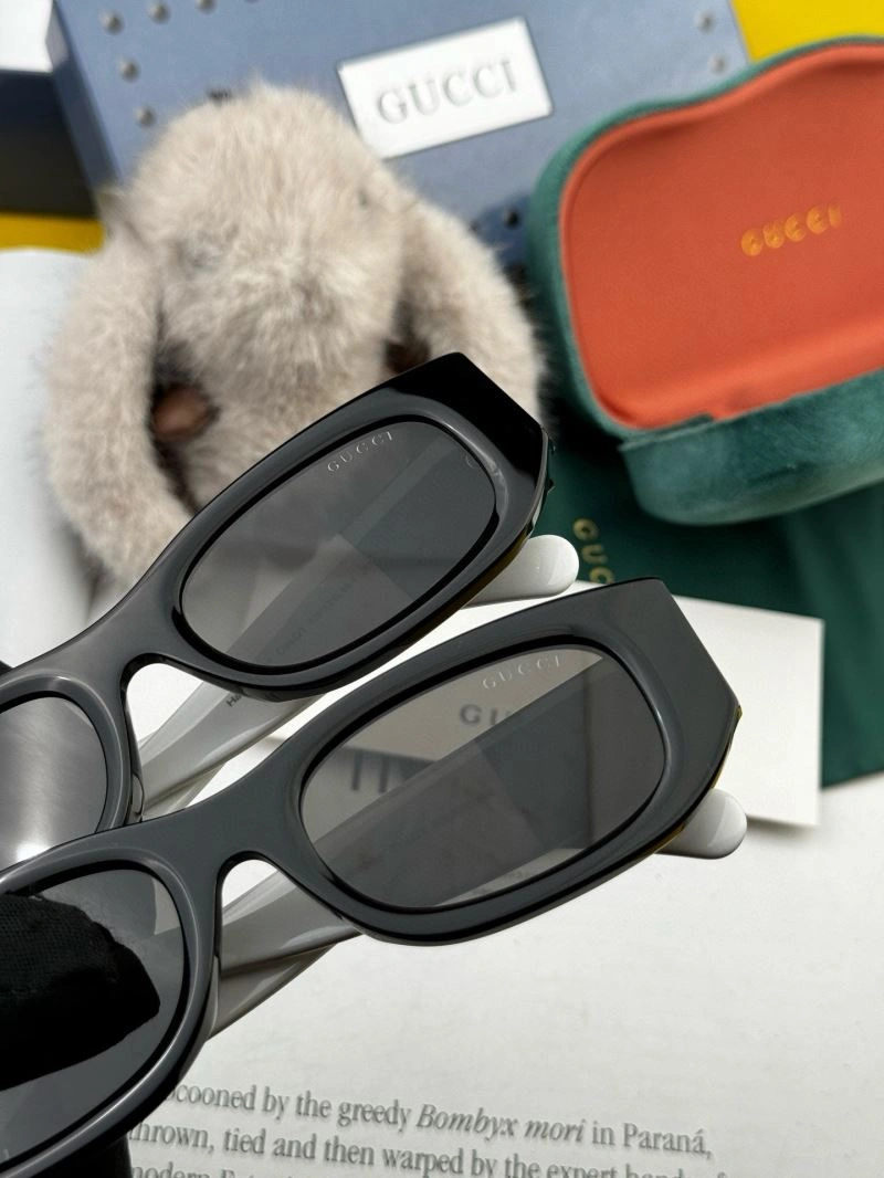 Gucci Sunglasses WaterResistant 279974
