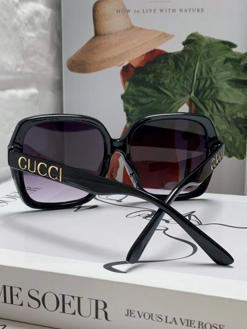 Gucci Sunglasses Elegant 279932