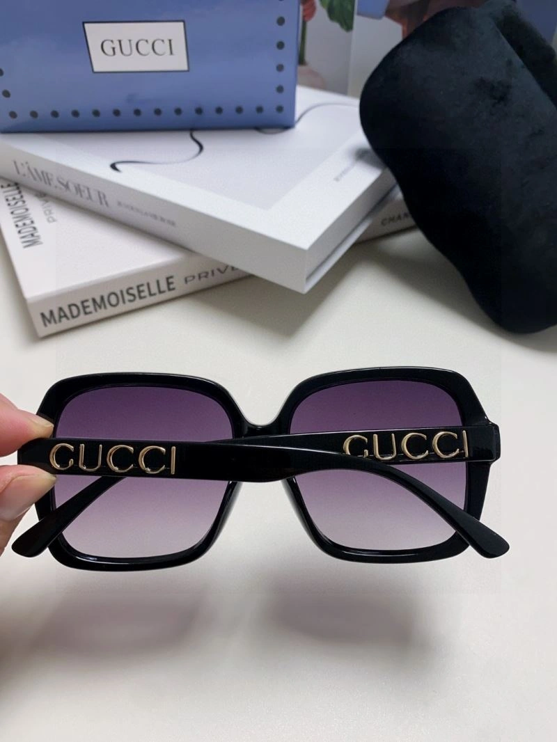 Gucci Sunglasses Elegant 279932