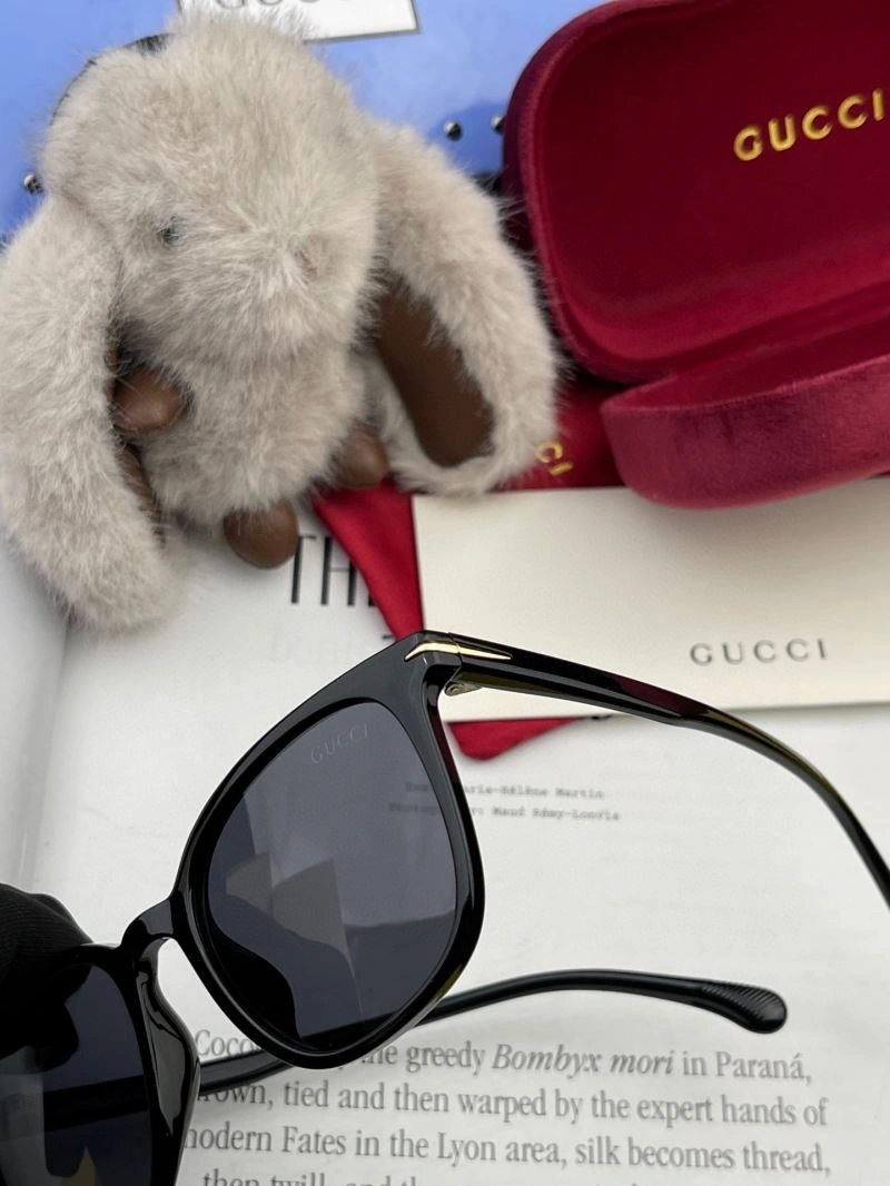Minimalist Gucci Sunglasses 279912
