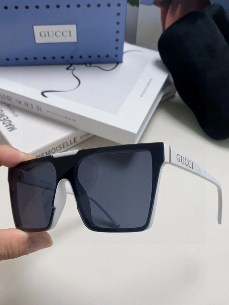 Lightweight Gucci Sunglasses 279868