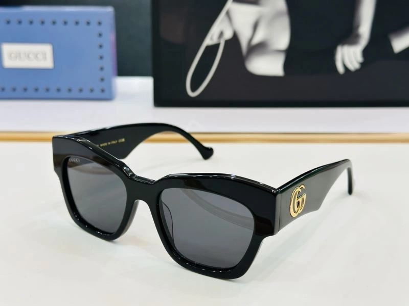 Sporty Gucci Sunglasses 279859