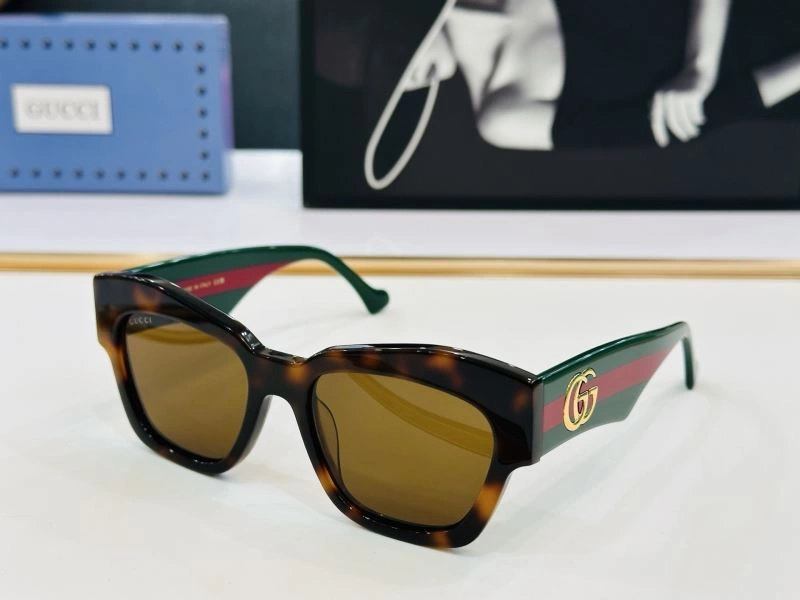 Sporty Gucci Sunglasses 279859