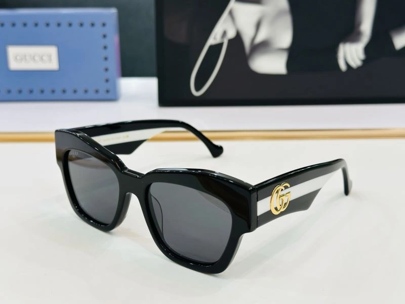 Sporty Gucci Sunglasses 279859