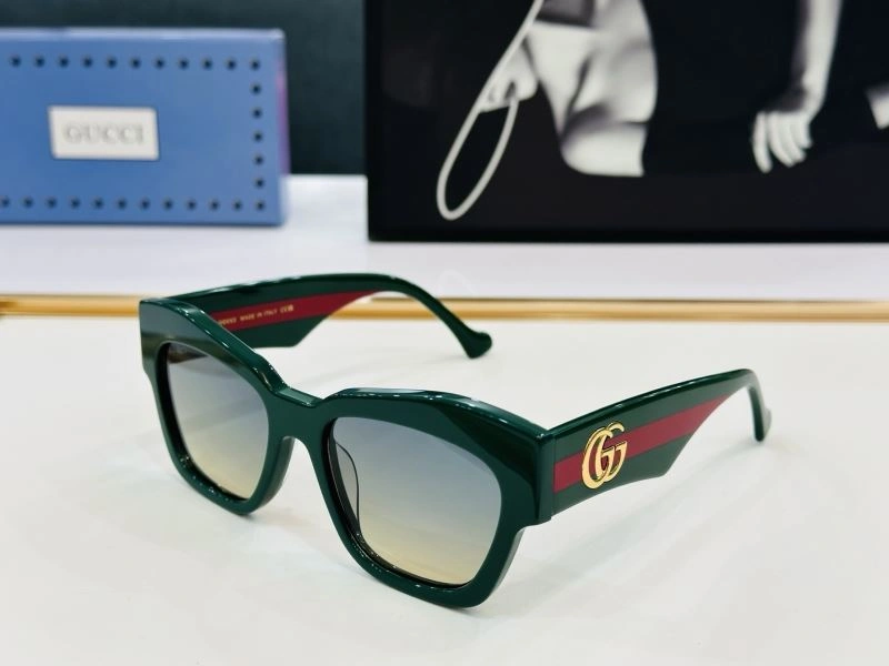 Sporty Gucci Sunglasses 279859