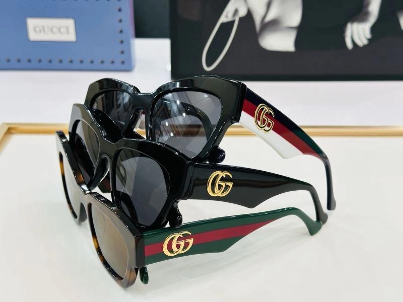Sporty Gucci Sunglasses 279859